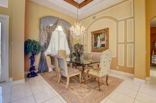 8048 Desmond Dr, Boynton Beach FL 33472-5013 exterior