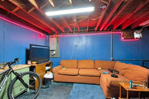 23 Horace St, Manchester CT 06040-6423 exterior