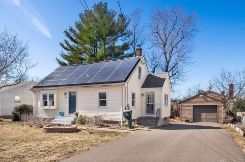 68 Irving St, Manchester, CT 06042-3082