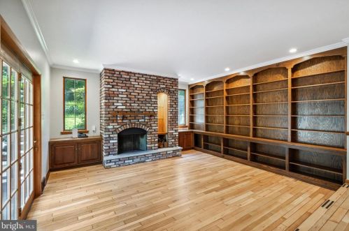 626 Gorgas Ln, Philadelphia PA  19119-1324 exterior