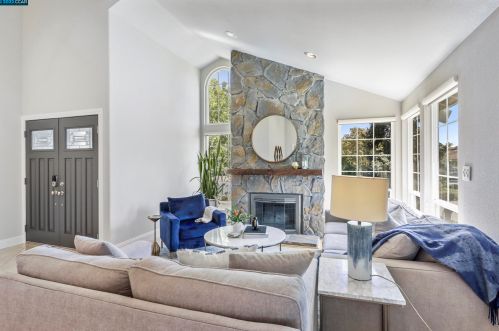 3009 Shetland Dr, Concord CA 94523-1617 exterior