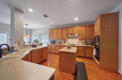 18146 Walden Frst Dr, Humble TX 77346-6023 exterior