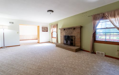 8217 37th St, Milwaukee, WI 53209-1507