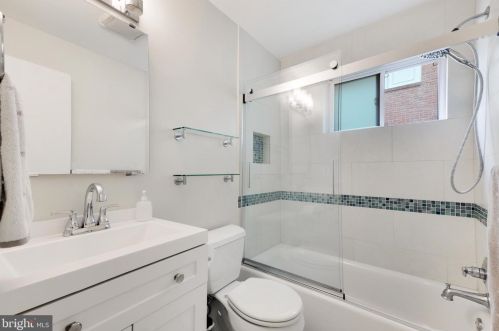 11601 Magruder Ln, Rockville MD 20852-4369 exterior