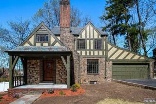 607 Standish Rd, Teaneck NJ  07666-1817 exterior