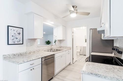 1096 Rordon Ave, Naples FL 34103-4577 exterior