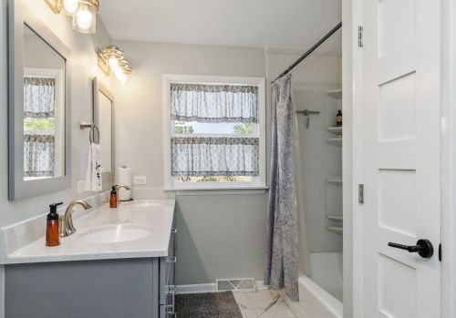 647 Lee Dr, Bull Valley IL 60014-7410 exterior