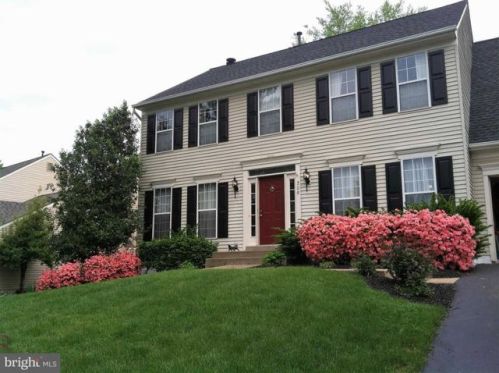 205 Ashton Dr, Leesburg VA  20175-2528 exterior