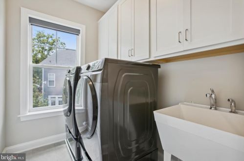 6031 Florence Ln, Alexandria VA 22310-2209 exterior