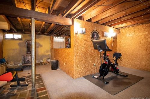 46 Roosevelt Blvd, Enfield CT 06082-2043 exterior