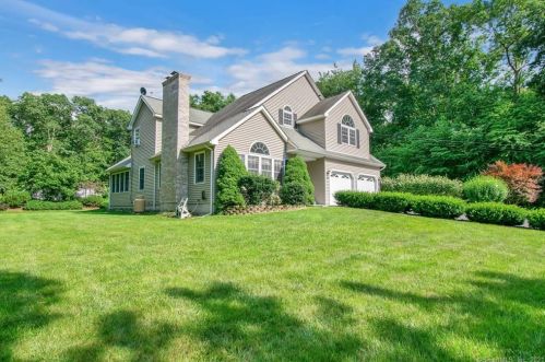 30 Upper Downs Dr, Killingly, CT 06239-3220