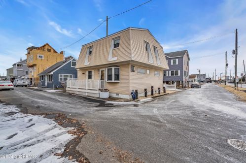 125 Throssell Rd, Lavallette NJ 08735-3230 exterior