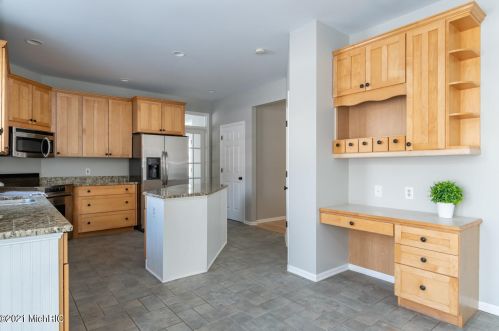 7408 Dunross Dr, Kalamazoo MI 49024-7412 exterior