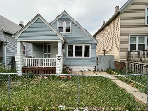 1960 8th St, Milwaukee, WI 53205-1702