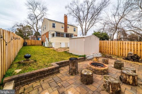 5637 Fenwick Dr, Alexandria VA 22303-1524 exterior