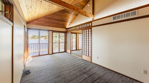 15404 Park Lake Rd, East Lansing MI 48823-3864 exterior