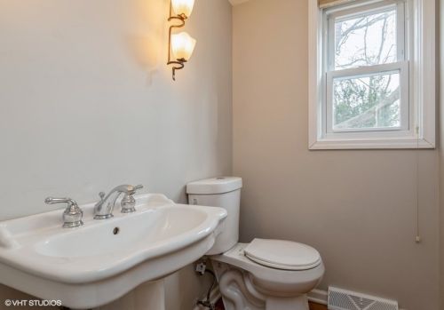 661 Eletson Dr, Bull Valley IL 60014-7490 exterior