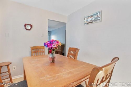 3100 Stratford Dr, Wyoming MI exterior