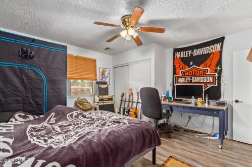 3340 Desert Cv Ave, Phoenix AZ 85028-3514 exterior