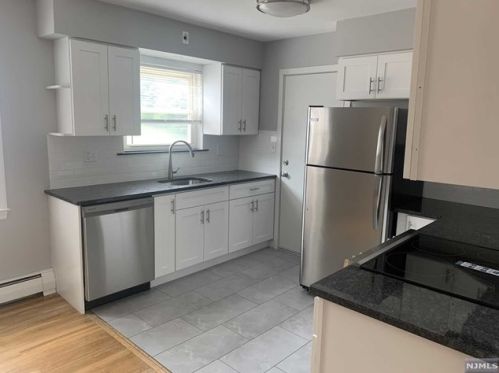 10 Rustic Cir, Montvale, NJ 07645-1532