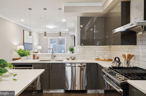 630 Catharine St, Philadelphia PA  19147-2937 exterior