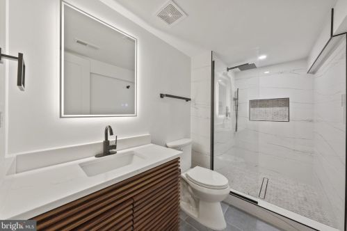 2706 Valley Dr, Alexandria VA  22302-2845 exterior