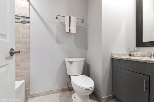 9529 Hamilton Ave, Chicago IL 60643-1119 exterior