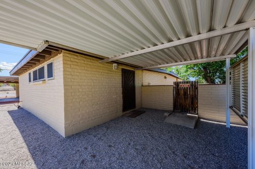 8648 Kenyon Dr, Tucson AZ  85710-4234 exterior