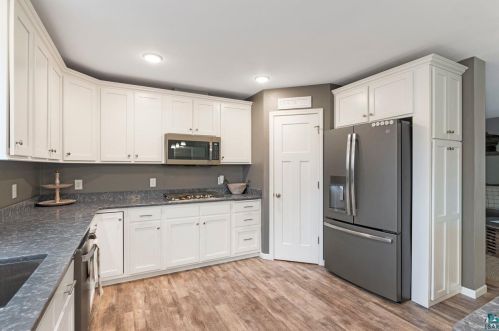 3258 Tischer Rd, Duluth MN 55803-9786 exterior