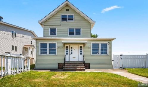 140 Clinton Pl, East Rutherford NJ 07073-1723 exterior