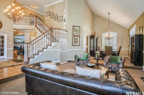 10664 Trailridge Cir, Sandy UT 84092-4758 exterior