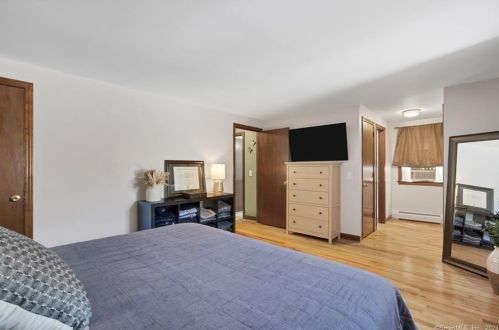 46 Eldridge St, Manchester CT 06040-5500 exterior