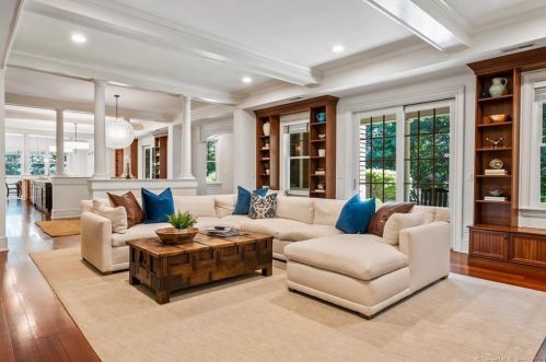 2 Thatcher Ter, Farmington CT 06032-1566 exterior