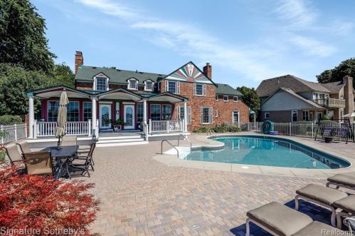 2703 Pointe Tremble Rd, Algonac MI 48001-4255 exterior