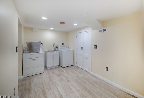 36 Woodcrest Cir, Springfield NJ  07081-1517 exterior