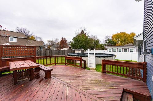 900 Bennington Dr, Bull Valley IL 60014-8875 exterior