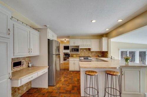 105 Hillside Rd, North Andover MA 01845-5316 exterior