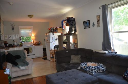 90 Gibbs Ave, Middletown RI 02840-2239 exterior