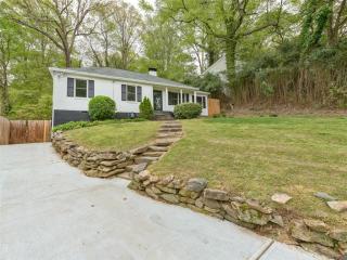 1615 Steele Dr, Atlanta GA  30309-2253 exterior