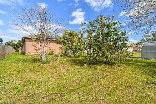 3056 Linwood Ave, Naples FL 34112-4733 exterior