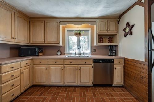 90 Brittany Rd, Springfield, MA 01106-1212