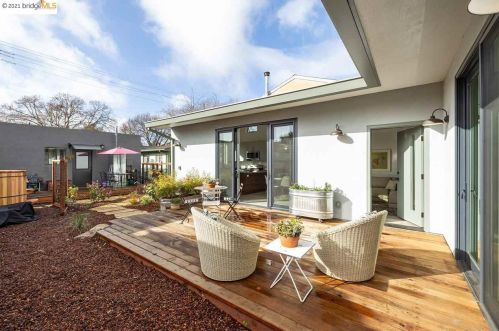 1429 10th St, Berkeley CA 94710-2328 exterior