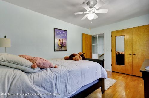 1053 Lantern Hl Dr, East Lansing MI 48823-2831 exterior