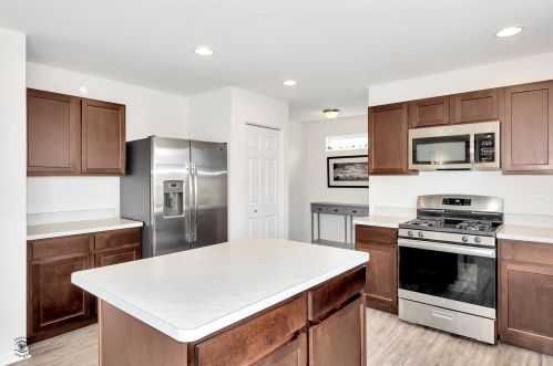 6610 Eich Dr, Joliet IL exterior