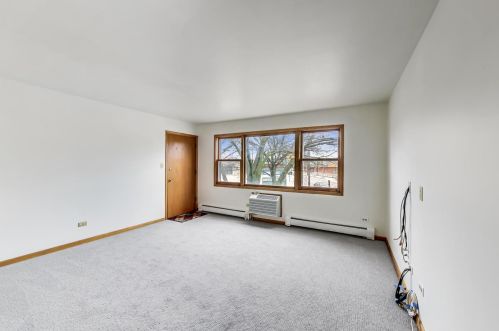 5235 Leland Ave, Chicago, IL 60630-3654