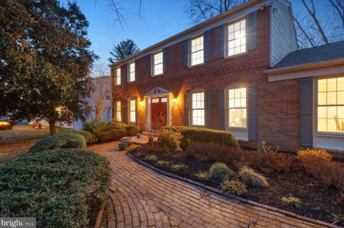 14612 Pebblestone Dr, Silver Spring, MD 20905-5842