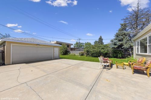 708 Michigan St, Elmhurst IL 60126-2010 exterior