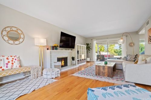 608 Dorothy Ln, Fullerton CA 92831-2704 exterior