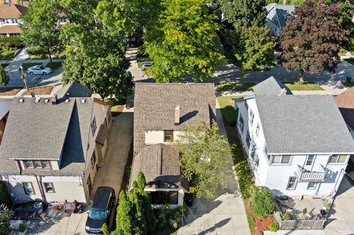 1901 Elmdale Ct, Milwaukee WI 53211-2342 exterior