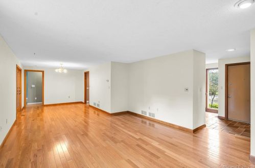 10 Pheasant Run, Windsor CT 06095-1549 exterior